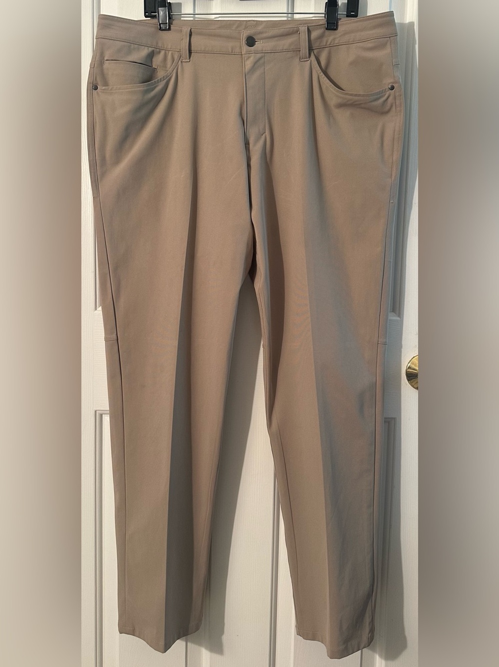 LULULEMON Men’s 36 Khaki Color Stretch Utility Pant Golf Office Casual Minimal